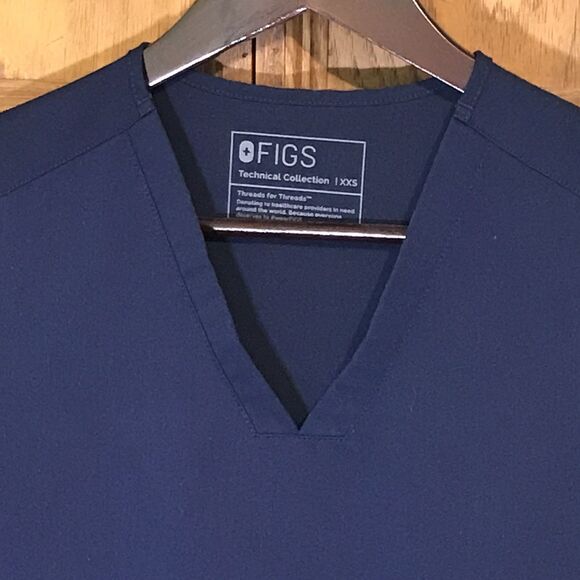 Figs Casma Three-Pocket Scrub Top Womens XXS Navy Blue Poly/Rayon/Spandex V-Neck - Picture 4 of 10